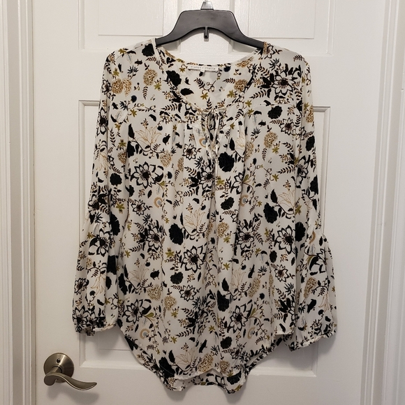 Violet + Claire Floral Print Blouse Size Large, Business Casual - Picture 8 of 9